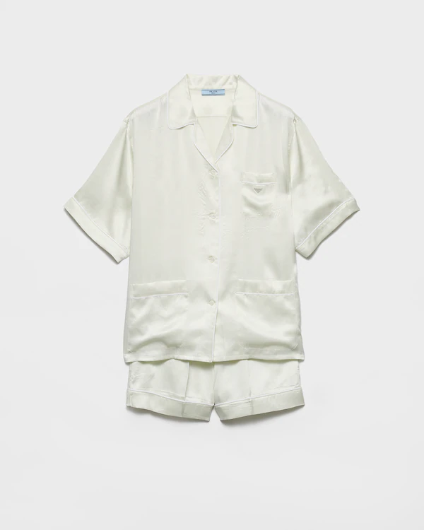 Vintage-look satin pajamas with shorts Vintage-look satin pajamas with shorts