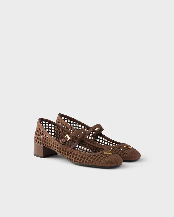 Crochet pumps