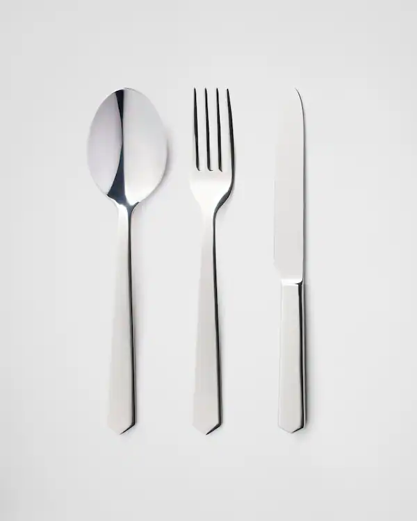 Stainless steel flatware set